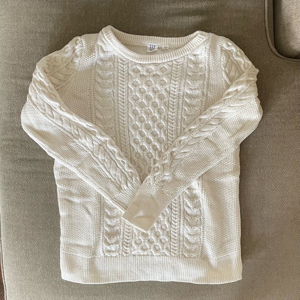 GAP WOMEN’S CABLEKNIT SWEATER